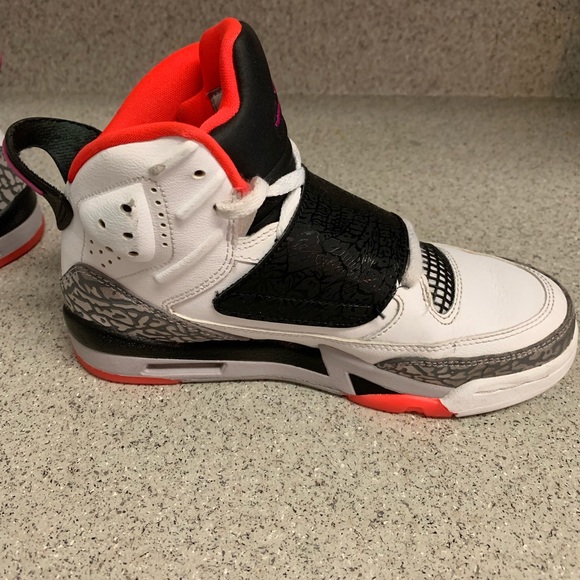 Jordan’s - Picture 5 of 6